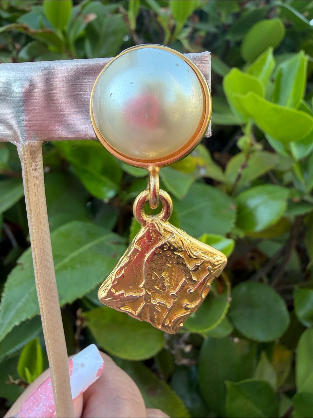 Salvatore Ferragamo Animal Motif Pearl Drop Earrings - Picture 4 of 8